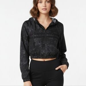 Forever 21 Black Camo Cropped Quarter Zip Wind Jacket With Hood Size Small